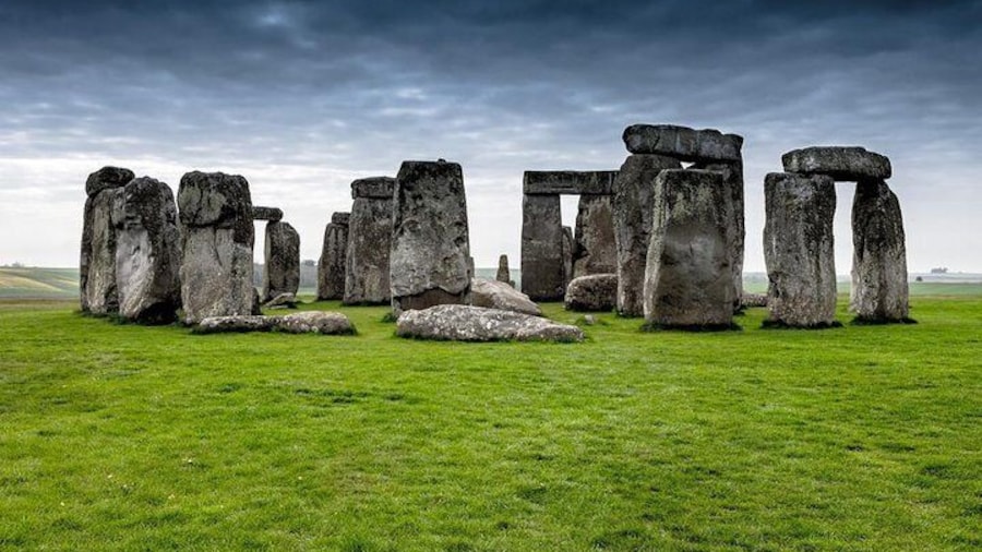 Stonehenge and Avebury Tor's Tour