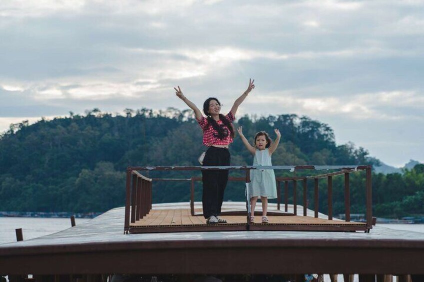 Sunset Cruise in Luang Prabang with Live Performance