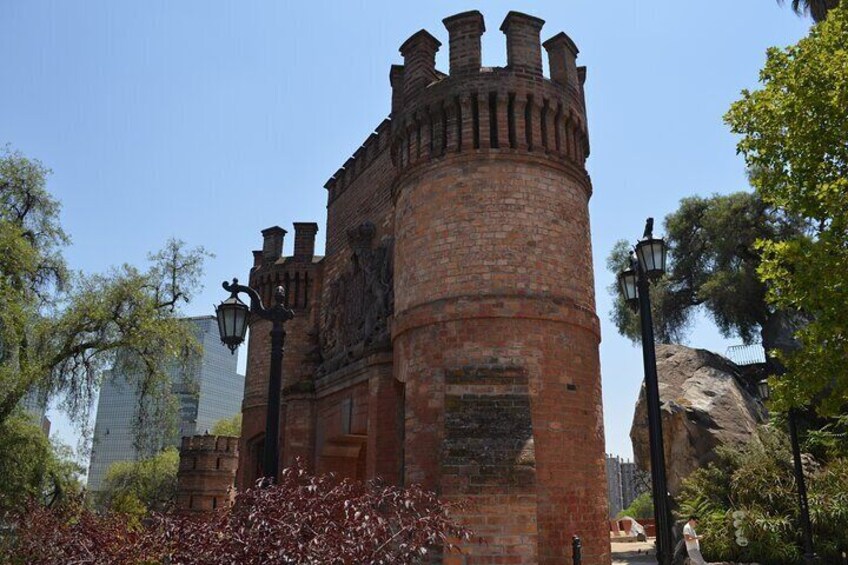 Spanish gate at Santa Lucía hill.