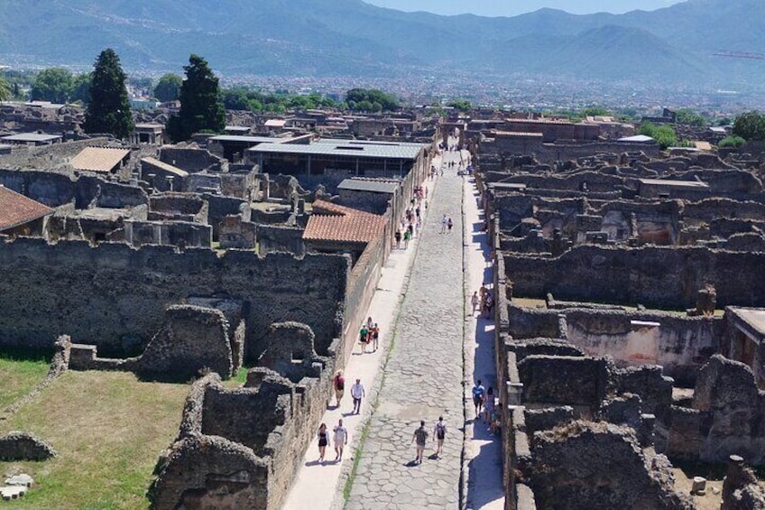 Private Full Day Pompeii and Amalfi Coast Tour from Roma