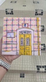 ポルトポルトのダウンタウンでタイル画とカクテル