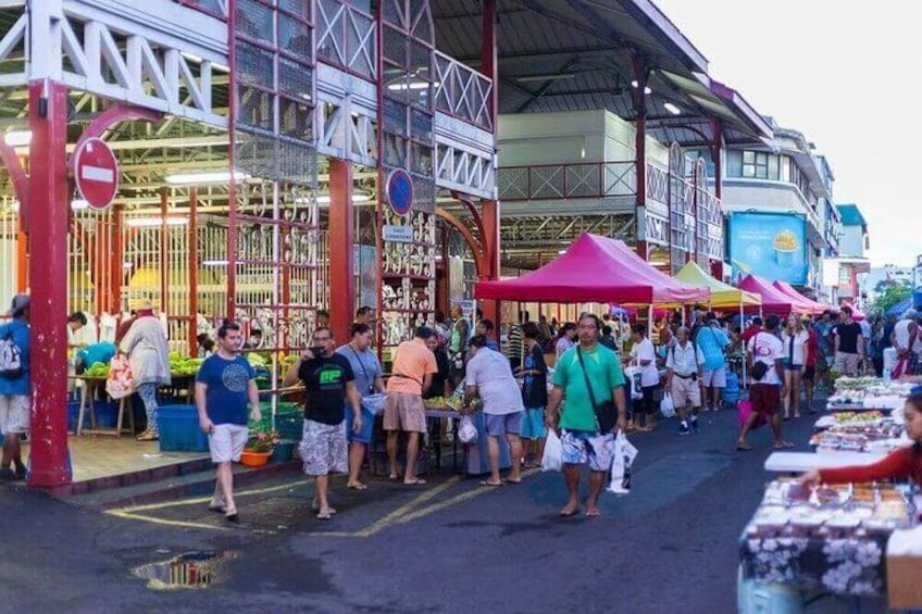 The day when everyone goes to the Papeete Market.