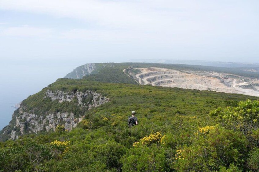  Hiking in Arrábida with wine tasting in Productor da Serra