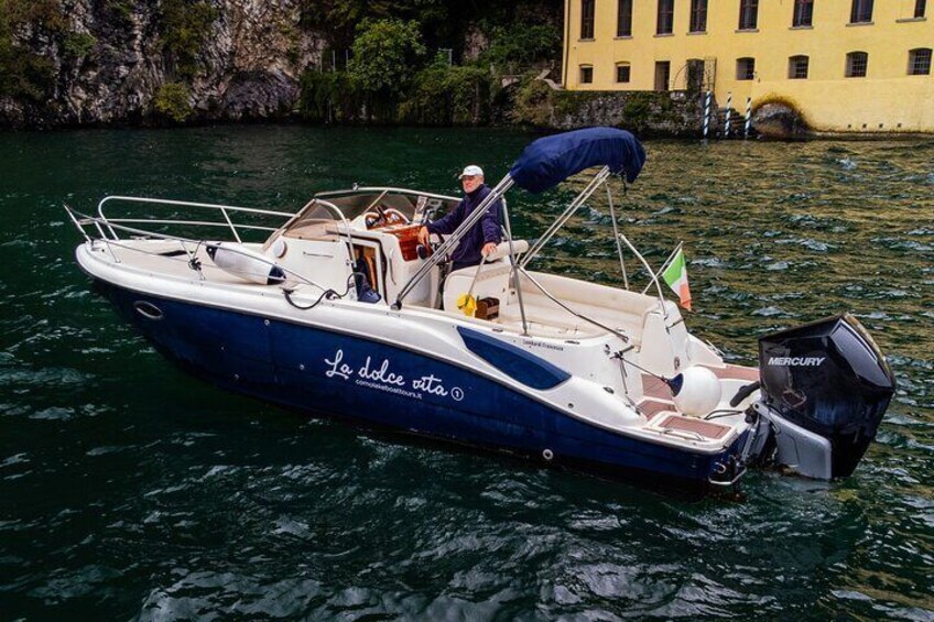 Eolo boat our fast boat. Equipped with a powerful 300 horsepower Mercury verado engine it can comfortably transport up to 6 people. 