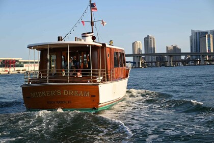 Miami: Crociera in yacht d'epoca con skyline di Miami,