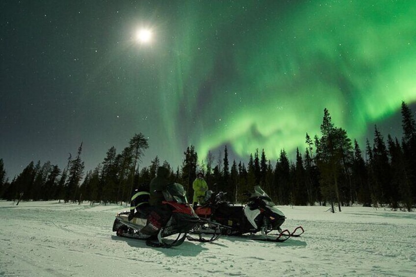 3 Hours Snowmobiling under Auroras and Night Sky