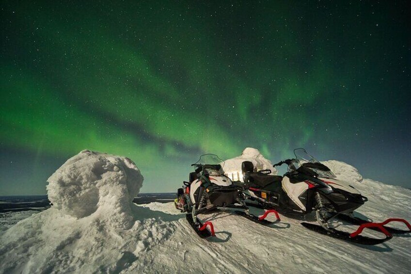 3 Hours Snowmobiling under Auroras and Night Sky