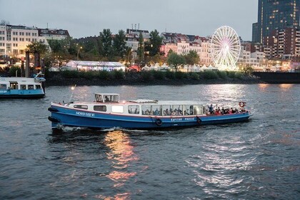 Large XXL harbour tour for 2 hours of experiencing the Elbe