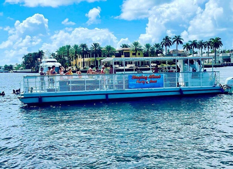 Fort Lauderdale: Scenic Boat Trip w/ Swim Stop & Inflatables