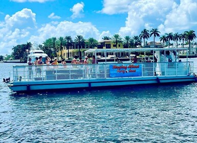 Fort Lauderdale: Scenic Boat Trip w/ Swim Stop & Inflatables