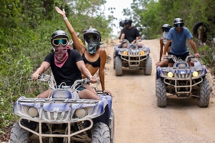 Wildes Dschungelabenteuer: ATV-Fahrt, Cenote und Affenbindung