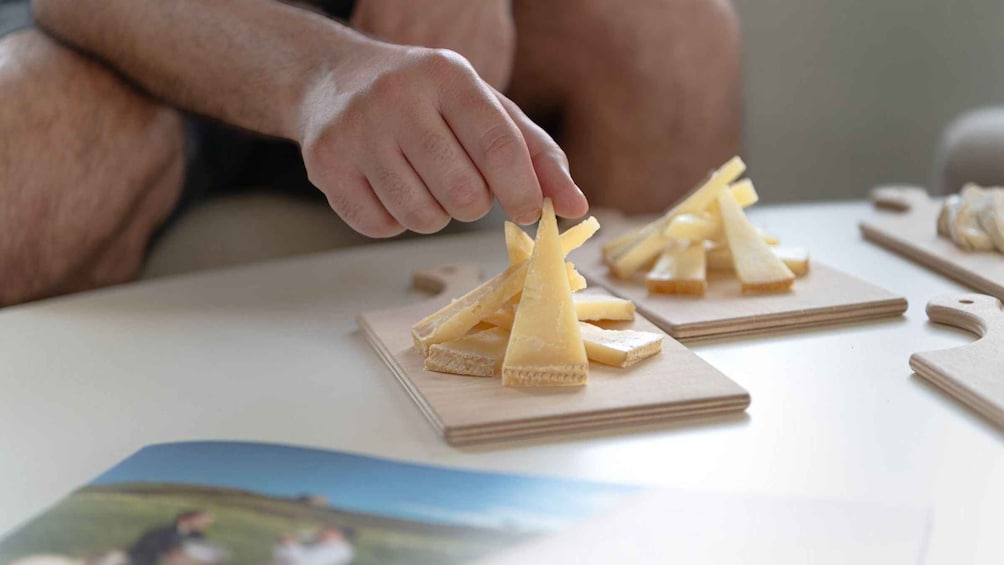 Picture 12 for Activity Dolianova: visit and workshop in a cheese factory
