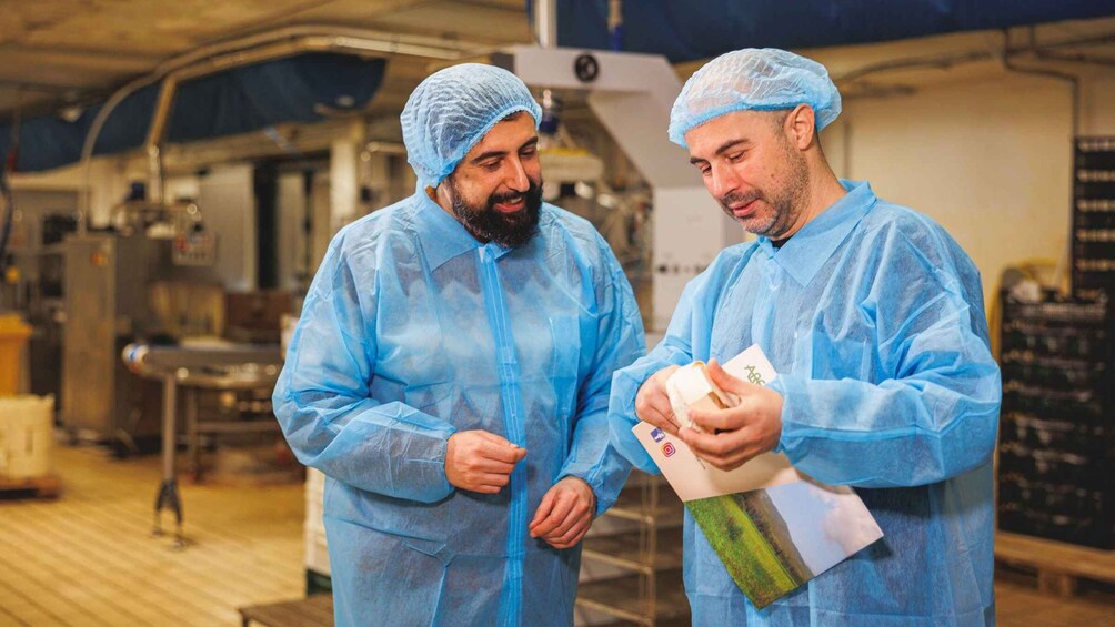 Picture 2 for Activity Dolianova: visit and workshop in a cheese factory