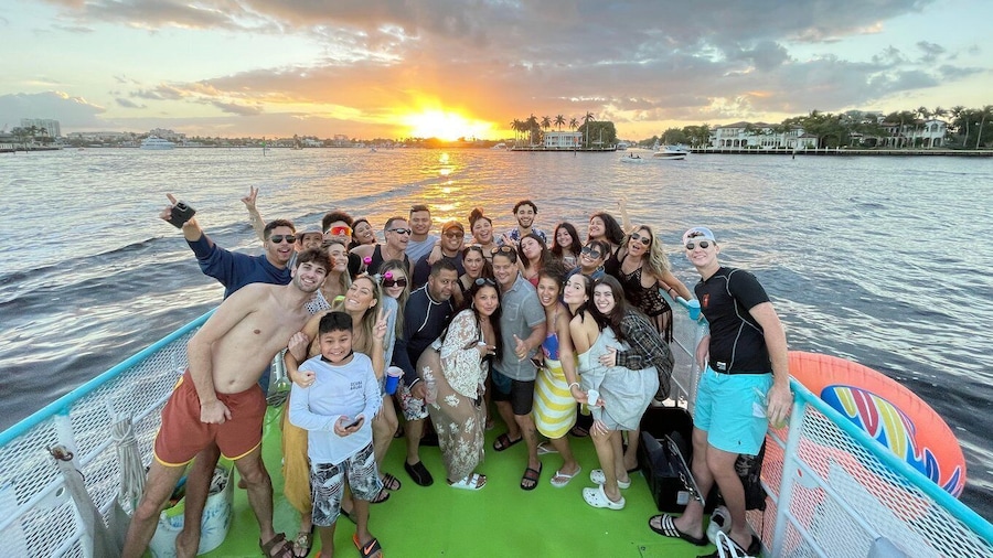 Fort Lauderdale: Sunset Fun Cruise with Downtown Views