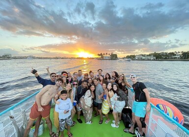 Fort Lauderdale: Sunset Fun Cruise with Downtown Views