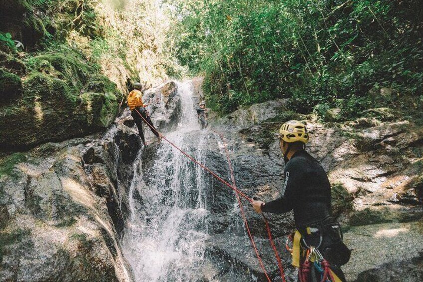 Rappel tour medellin - Waterfalls rappeling