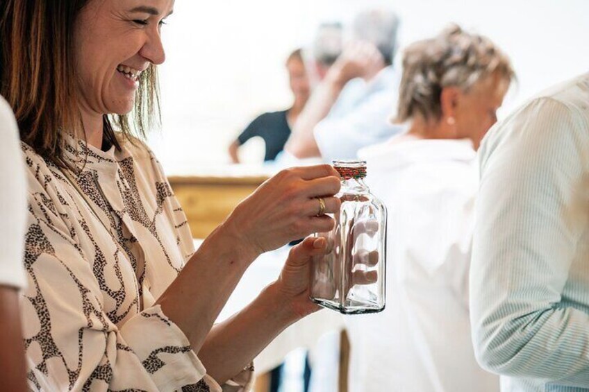Wittenburg: Elephant Gin's Distillery Tour near Hamburg