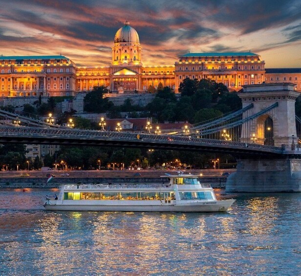 Budapest: Evening Cruise and Dinner with Welcome Drink