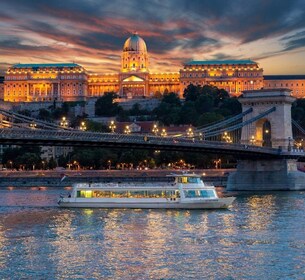 Budapest: Evening Cruise and Dinner with Welcome Drink