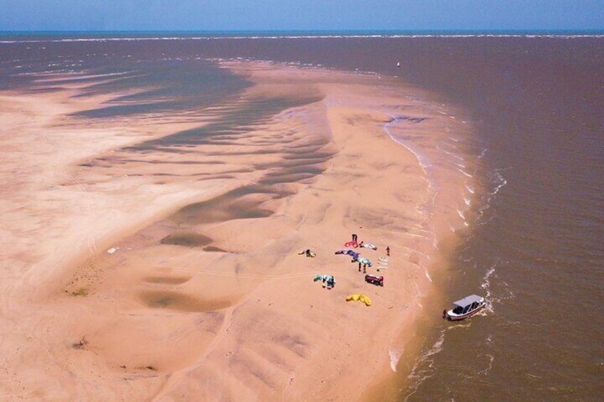 Kitesurfing lessons in the Parnaíba River Delta