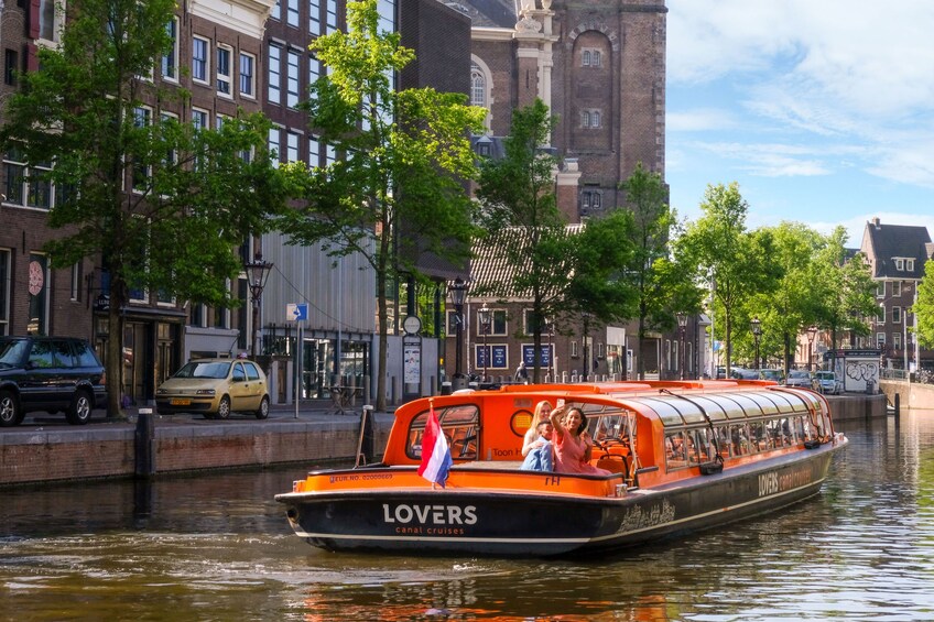 Amsterdam 1 hour Canal Cruise & BODY WORLDS Entrance