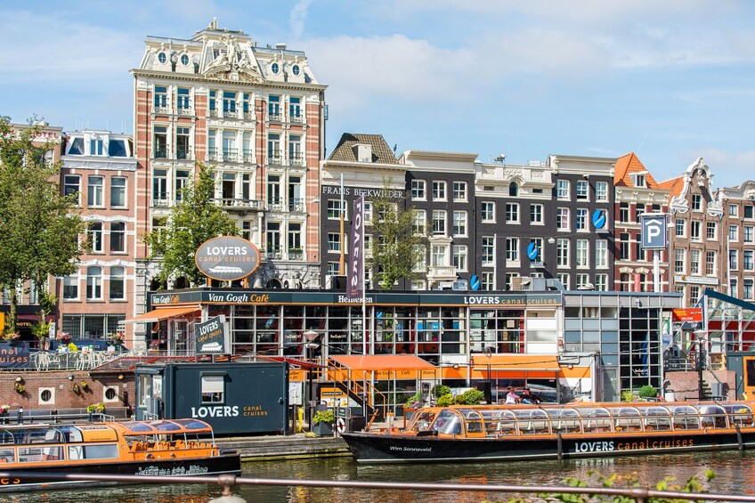 Amsterdam combination: Ripley's Believe it or Not and 1-Hour Canal Cruise