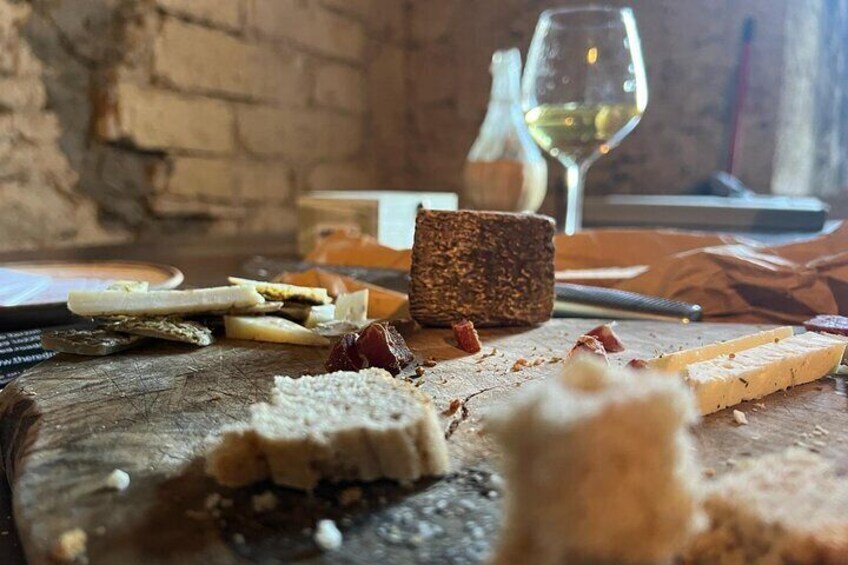 Pitigliano in the footstep of the Etruscan: Hike and wine tasting