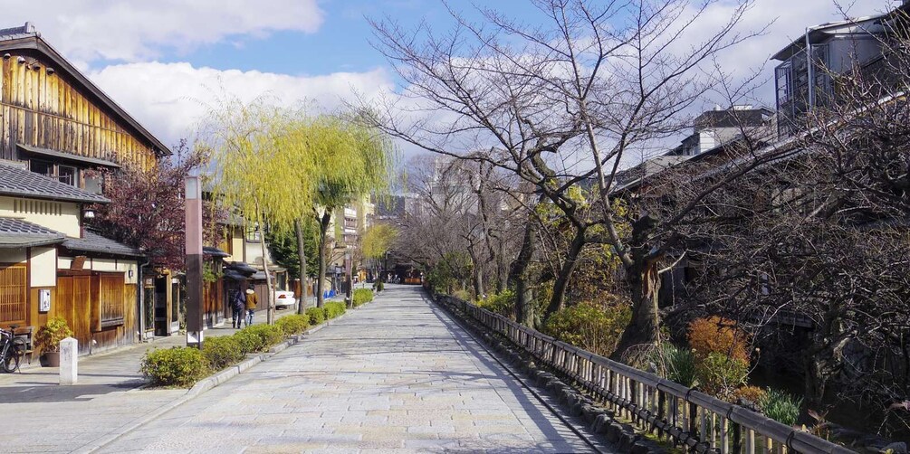 Picture 4 for Activity Meet a Geisha in Kyoto: Gion Walk & Enchanted Time w/ Maiko