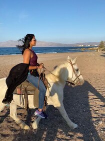 Paseos a caballo, puesta de sol en falasarna, cena en una taberna, vídeo co...