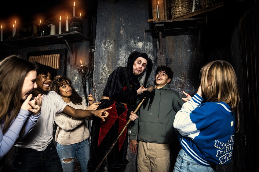 Amsterdam Combo: Amsterdam Dungeon and 1 Hour Canal Cruise