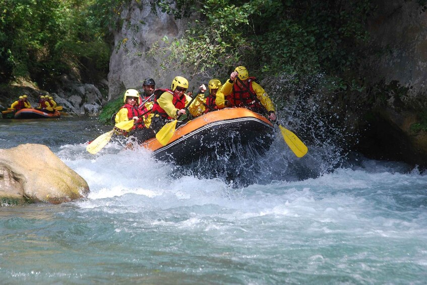 Picture 1 for Activity Lao River: 11 Km Classic Rafting medium descent