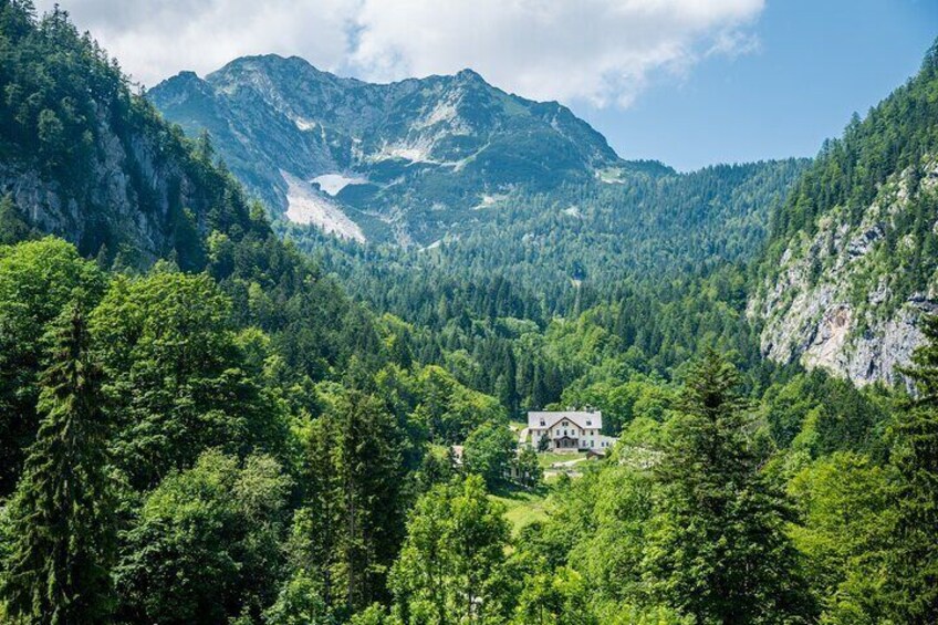 Gems of Hallstatt and Salt Mine Private Tour from Salzburg