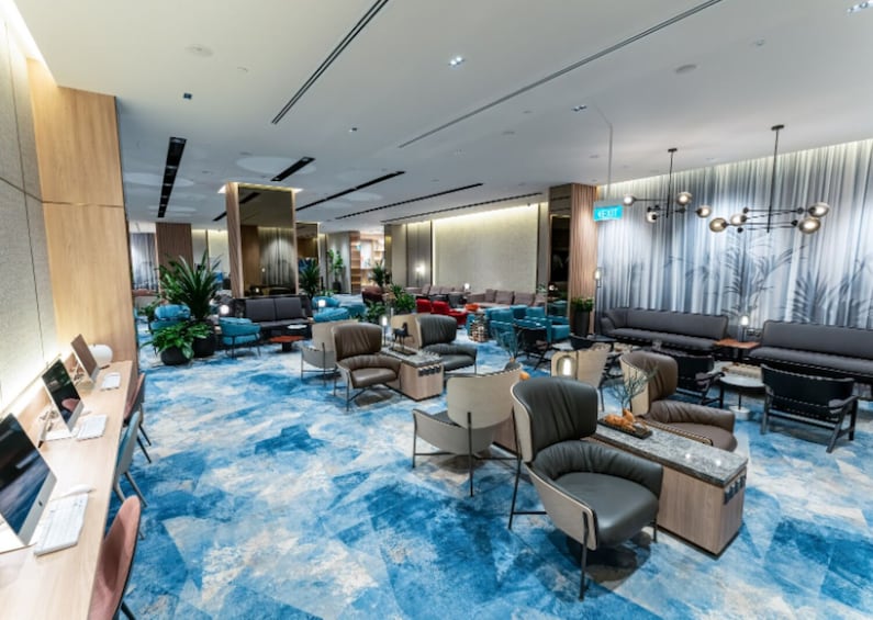 3 hours usage of Jewel Changi lounge with self-service light snacks