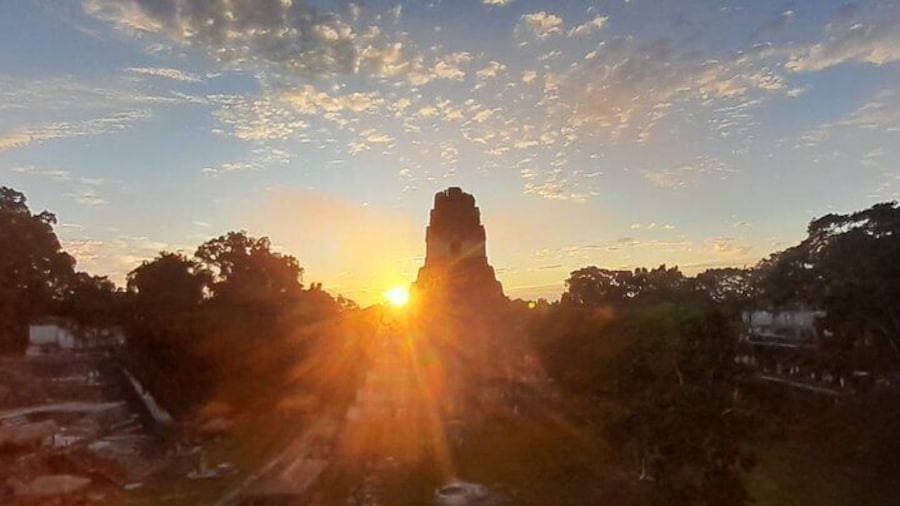 Full Day Tikal Sunrise Tour from Flores and Archaeological Tour