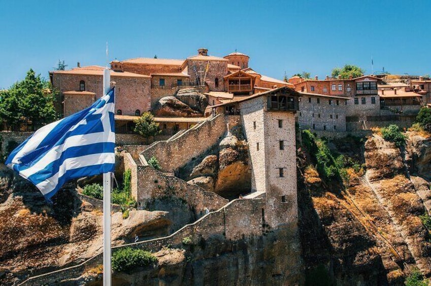  Full Day Meteora and 300 Spartans Tour in Greece