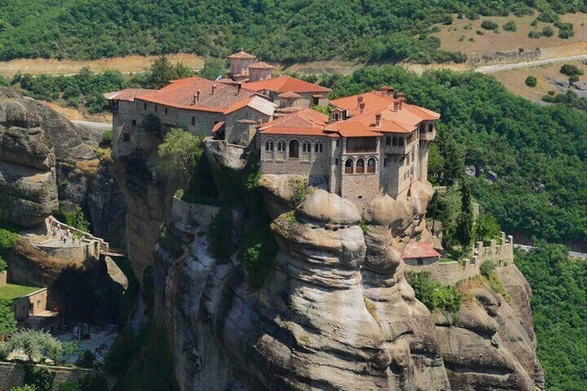  Full Day Meteora and 300 Spartans Tour in Greece