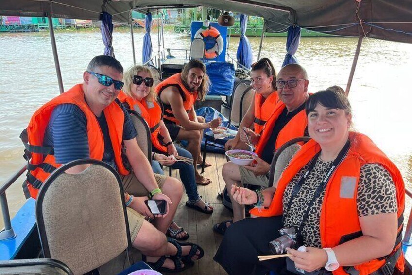 1-Day Cai Rang Floating Market & Cu Chi Tunnel