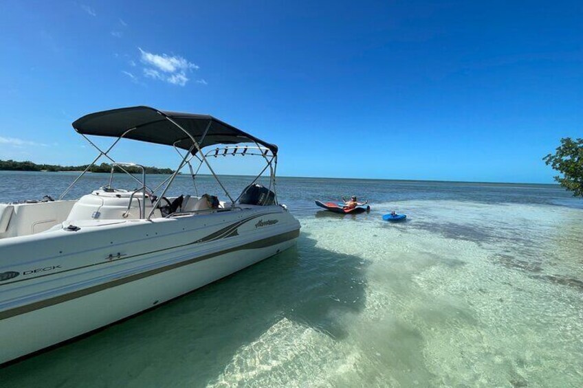 4 Hours 22' Hurricane Deck Boat Rental in Key West