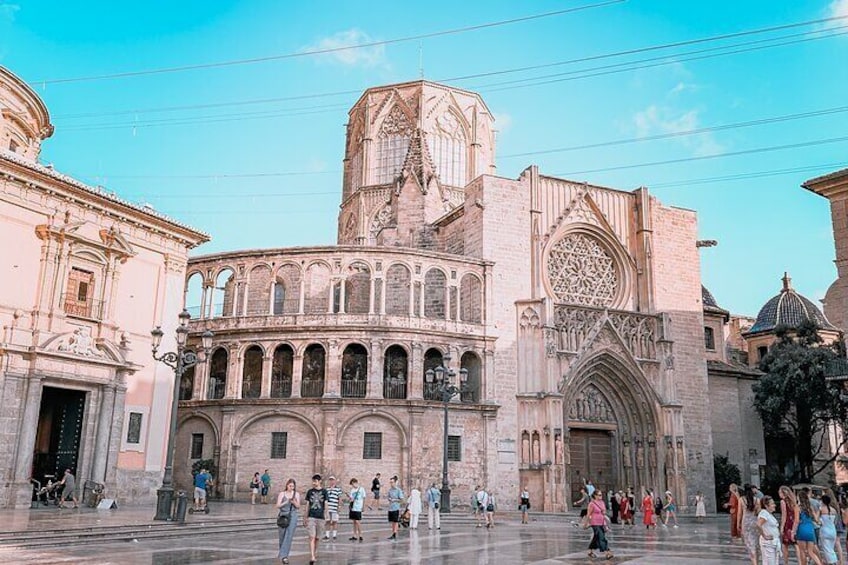 The Essentials of Valencia in a Guided Tour
