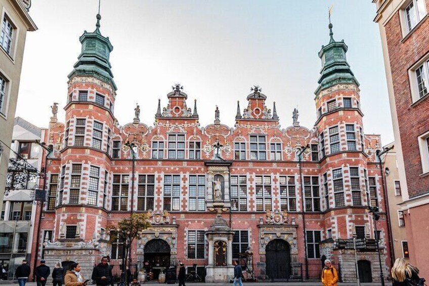 Fantastic Gdansk City Exploration Game: Lions and Unicorns