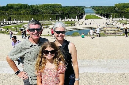 Versailles Palace Family Tour with Private Transfers and Lunch