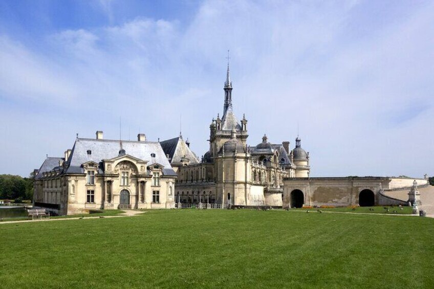 Skip-the-line Château de Chantilly Trip by Car from Paris