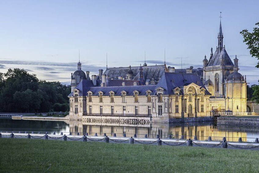 Skip-the-line Château de Chantilly Trip by Car from Paris
