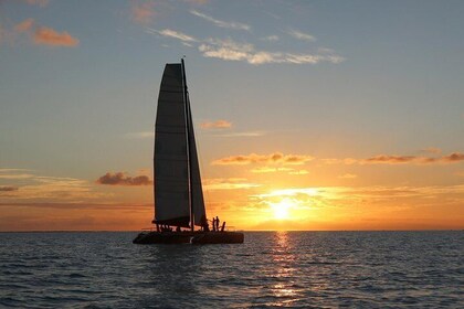 LUXURY Private Catamaran : BORA BORA SUNSET Sailing Experience