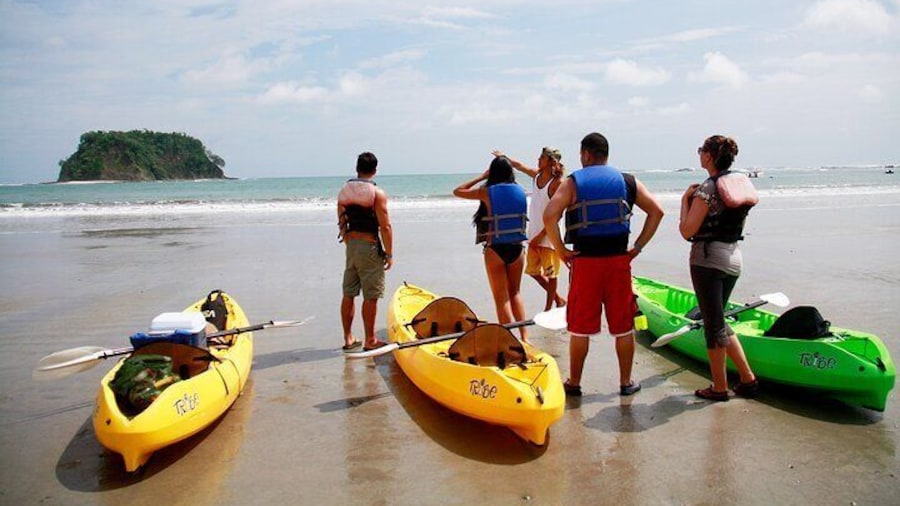 Isla Chora Kayak and Snorkel Activity