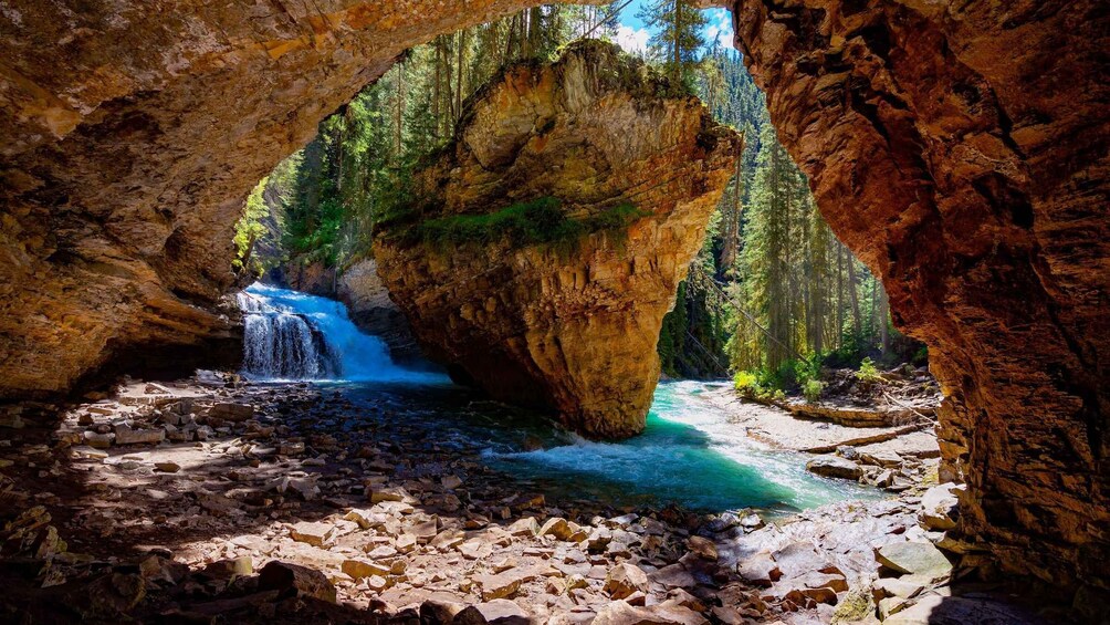 Picture 3 for Activity From Canmore/Banff: Moraine, Lake Louise & Johnston Canyon