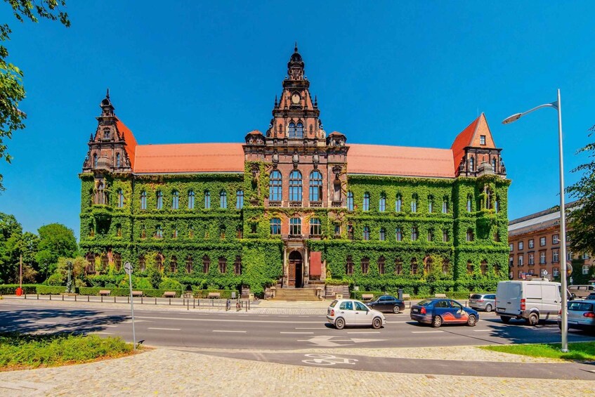 Picture 2 for Activity Skip-the-line National Museum and Old Town Private Tour