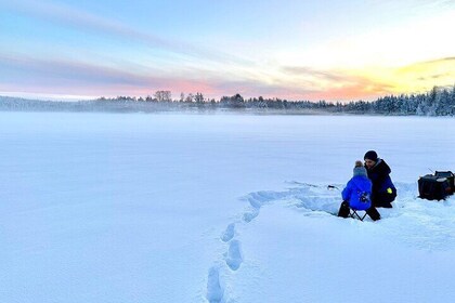 Pesca en hielo en el lago Kuoksa