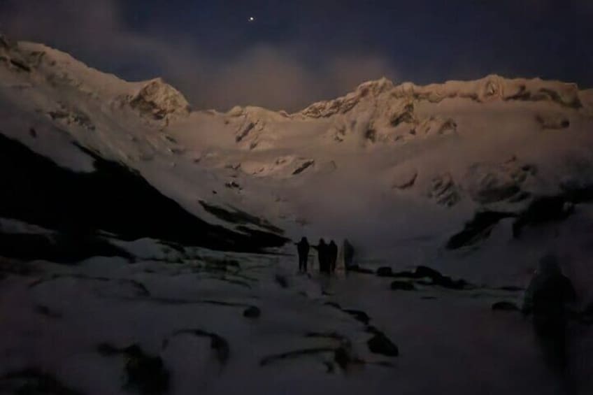 Trekking to the Martial Glacier at Night with Regional Tastings