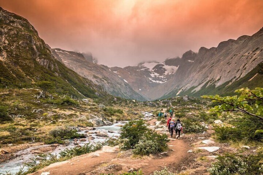 Trekking to the Martial Glacier at Night with Regional Tastings